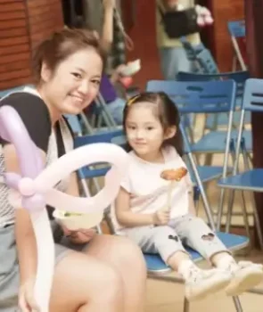 Creative balloon twisting